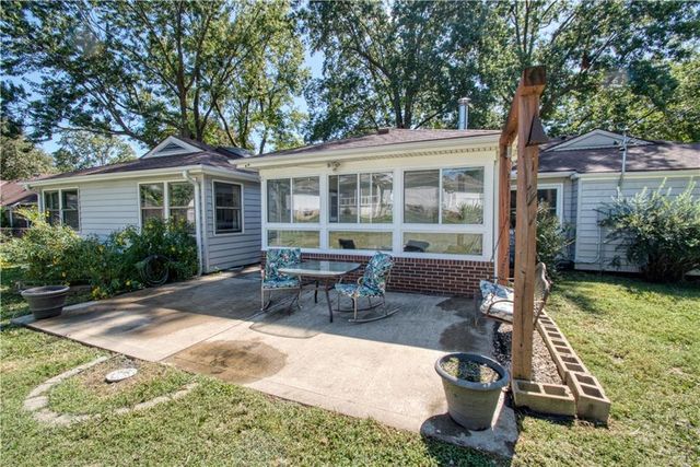 1100 W 96th Terrace, Kansas City, MO 64114