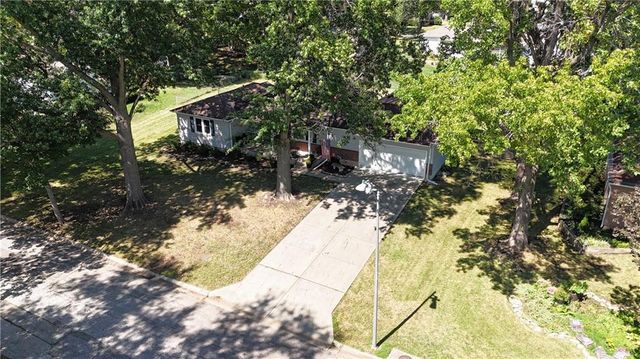 1100 W 96th Terrace, Kansas City, MO 64114