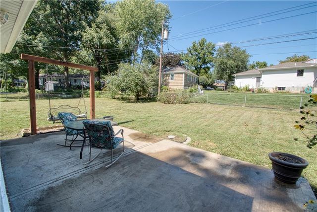 1100 W 96th Terrace, Kansas City, MO 64114