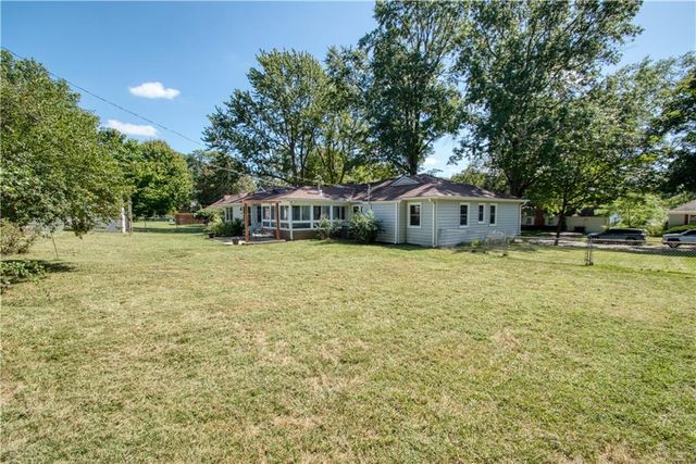 1100 W 96th Terrace, Kansas City, MO 64114