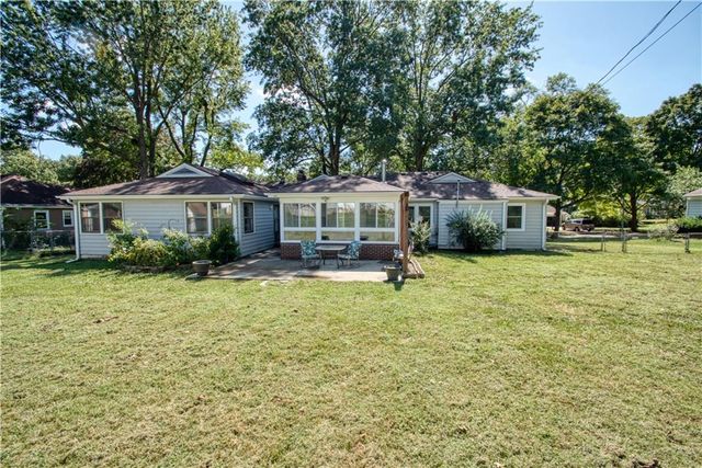 1100 W 96th Terrace, Kansas City, MO 64114