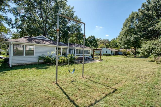 1100 W 96th Terrace, Kansas City, MO 64114