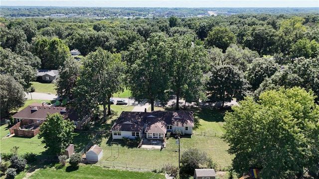 1100 W 96th Terrace, Kansas City, MO 64114