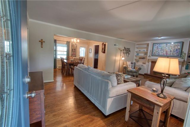1100 W 96th Terrace, Kansas City, MO 64114
