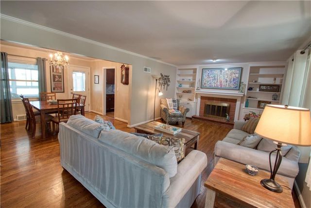 1100 W 96th Terrace, Kansas City, MO 64114
