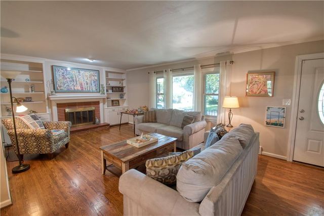 1100 W 96th Terrace, Kansas City, MO 64114