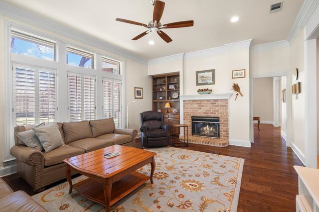 405 Leigh Court, Highland Village, TX 75077