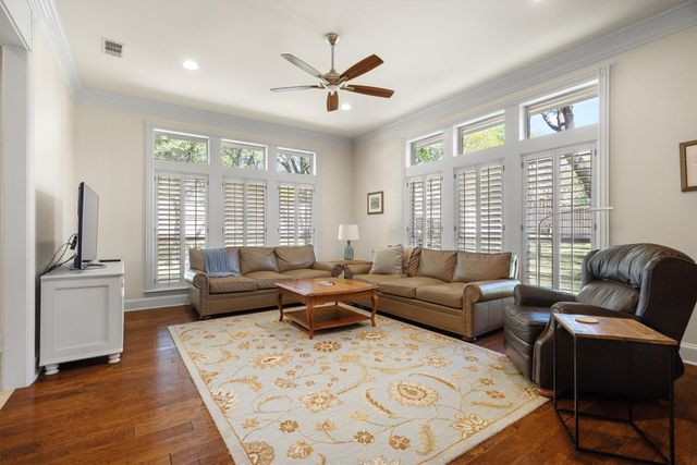 405 Leigh Court, Highland Village, TX 75077