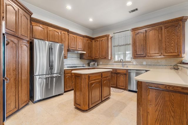 405 Leigh Court, Highland Village, TX 75077