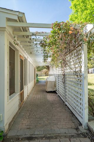 405 Leigh Court, Highland Village, TX 75077