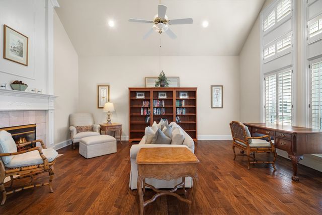 405 Leigh Court, Highland Village, TX 75077