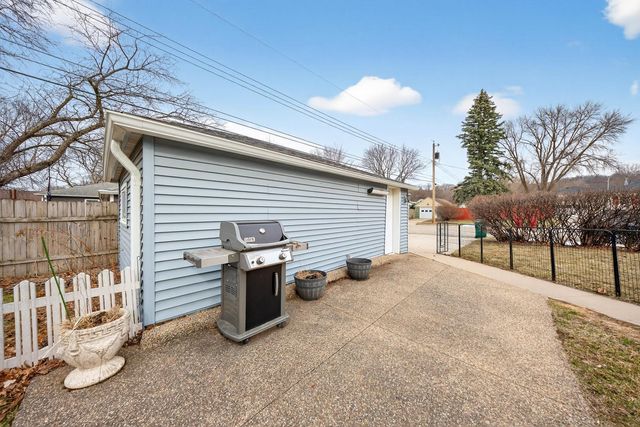 1413 10th Avenue NE, Rochester, MN 55906