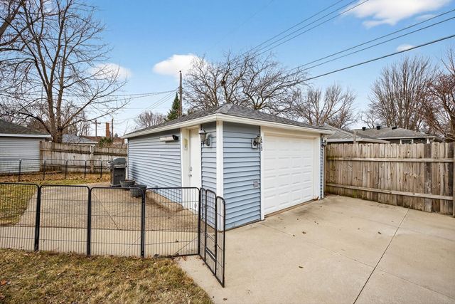 1413 10th Avenue NE, Rochester, MN 55906