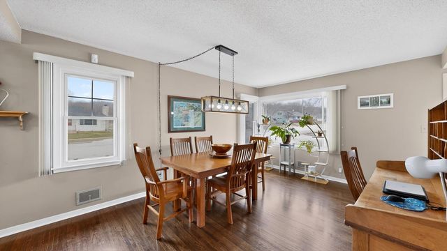 1413 10th Avenue NE, Rochester, MN 55906