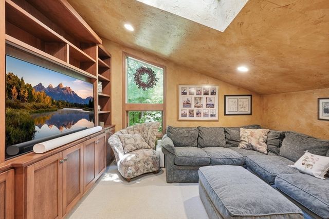 41 Apple Rd, Brimfield, MA 01010