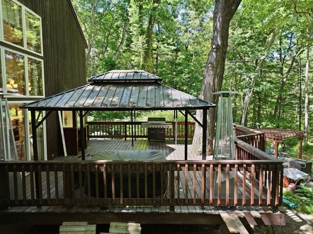 41 Apple Rd, Brimfield, MA 01010