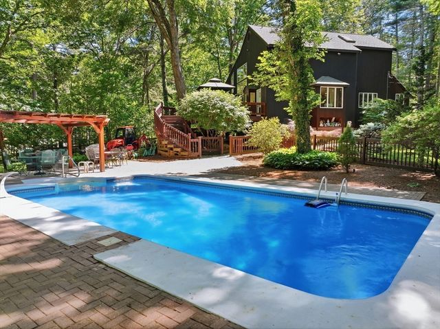 41 Apple Rd, Brimfield, MA 01010