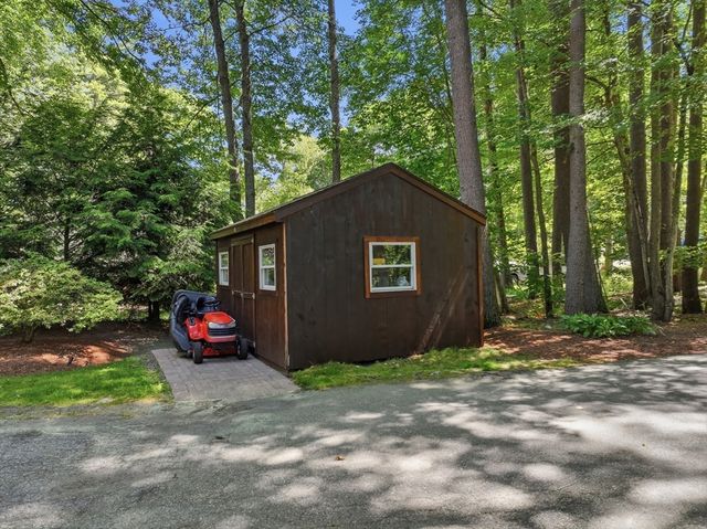 41 Apple Rd, Brimfield, MA 01010