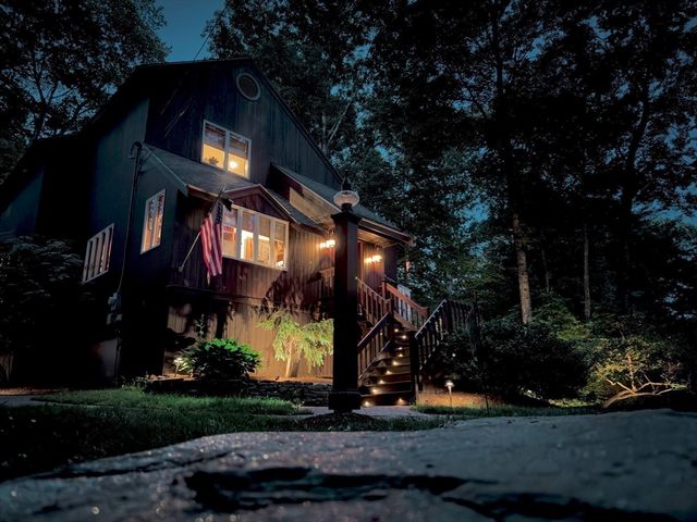 41 Apple Rd, Brimfield, MA 01010