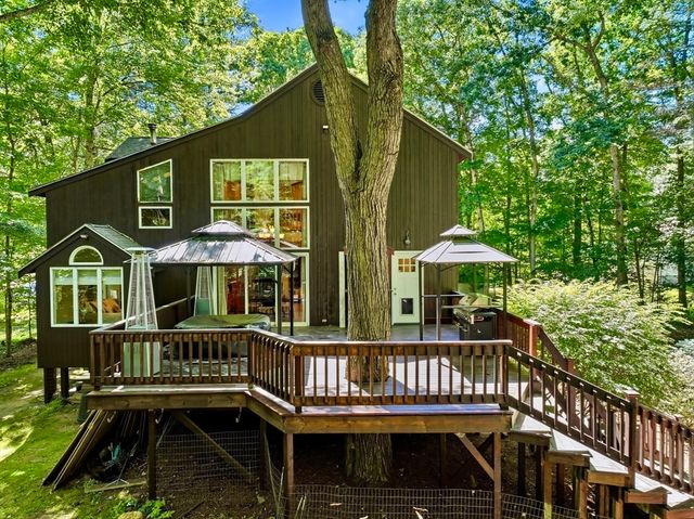 41 Apple Rd, Brimfield, MA 01010