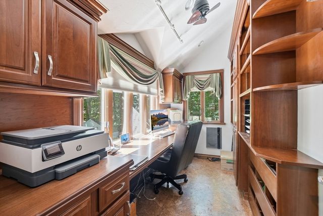 41 Apple Rd, Brimfield, MA 01010