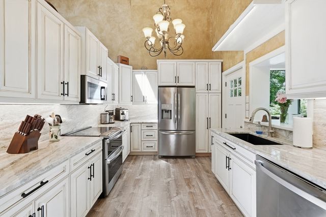 41 Apple Rd, Brimfield, MA 01010