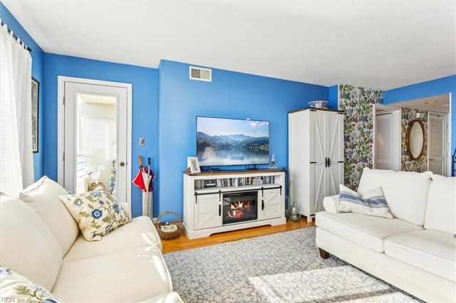 7505 River Rd Apt 7F, Newport News, VA 23607