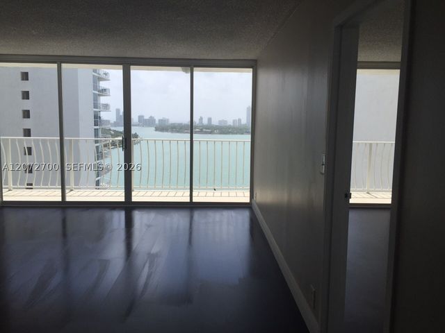 7601 E TREASURE DR 2008, North Bay Village, FL 33141