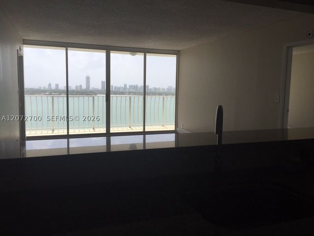 7601 E TREASURE DR 2008, North Bay Village, FL 33141