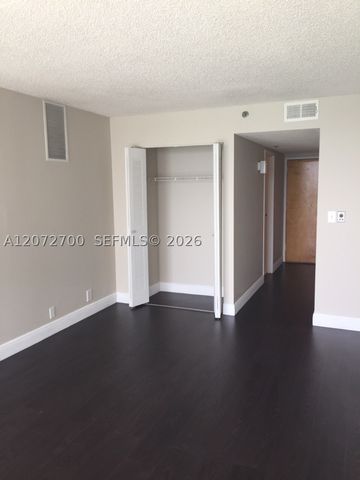 7601 E TREASURE DR 2008, North Bay Village, FL 33141
