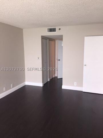 7601 E TREASURE DR 2008, North Bay Village, FL 33141