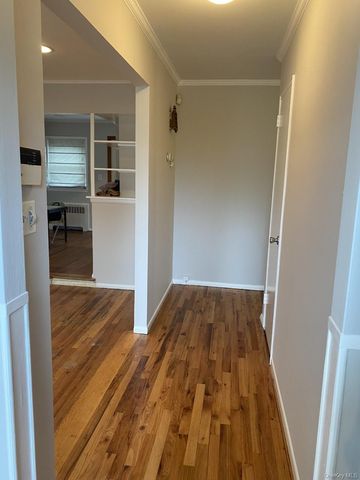 3 Wensley Road, Plainview, NY 11803