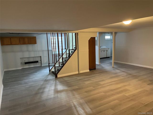 3 Wensley Road, Plainview, NY 11803