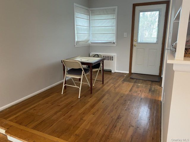 3 Wensley Road, Plainview, NY 11803