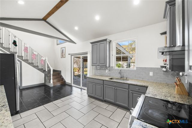 23019 Hilltop Peaks, Elmendorf, TX 78112