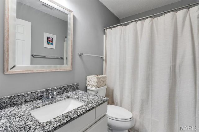 8912 Eager Road, Brentwood, MO 63144