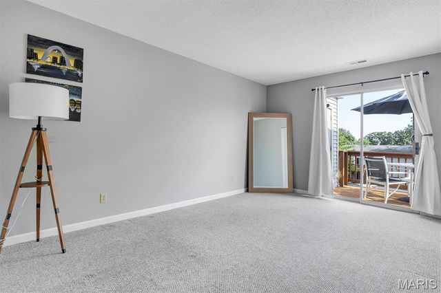 8912 Eager Road, Brentwood, MO 63144