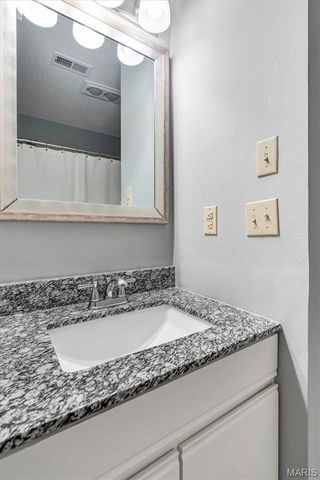 8912 Eager Road, Brentwood, MO 63144