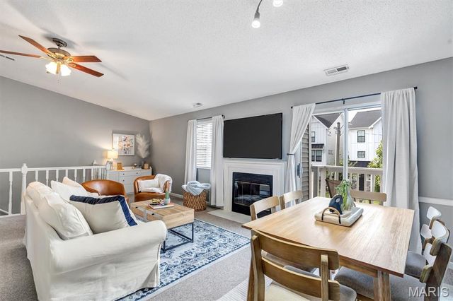 8912 Eager Road, Brentwood, MO 63144