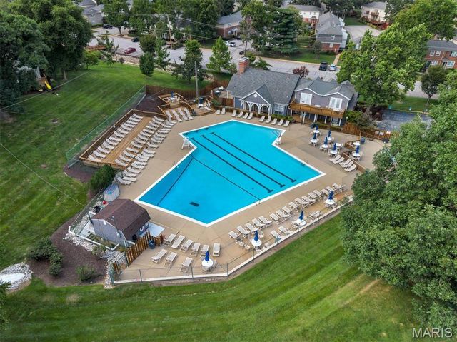 8912 Eager Road, Brentwood, MO 63144