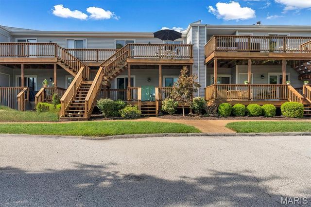 8912 Eager Road, Brentwood, MO 63144