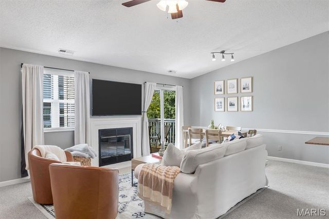 8912 Eager Road, Brentwood, MO 63144