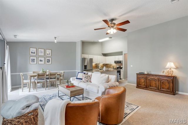 8912 Eager Road, Brentwood, MO 63144