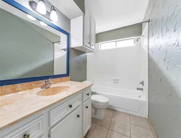 2304 Colleen Drive, Pearland, TX 77581