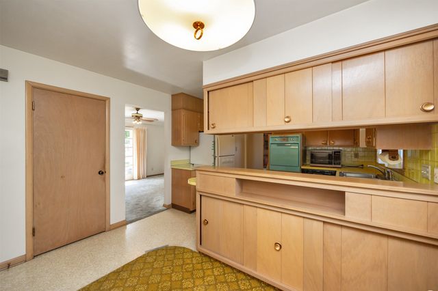 2713 Patricia Drive, Urbandale, IA 50322