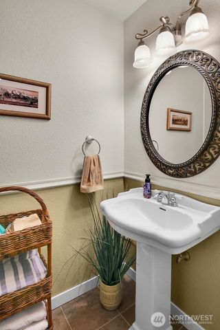 16226 2nd Place W, Lynnwood, WA 98087