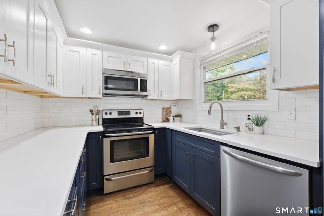 81 Elm Street, Simsbury, CT 06081