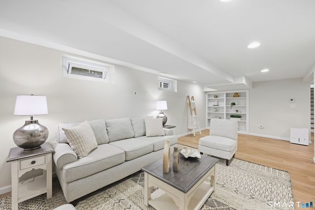 81 Elm Street, Simsbury, CT 06081