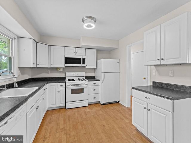9 COOPER DR, Somers Point, NJ 08244
