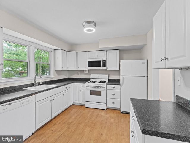9 COOPER DR, Somers Point, NJ 08244